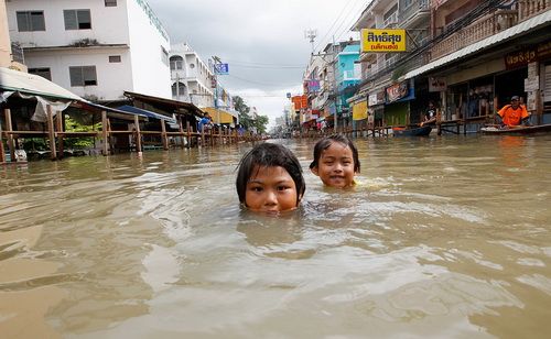 รวมภาพน้ำท่วม ที่ทำให้คุณร้องไห้ได้[1]