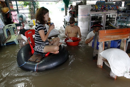 รวมภาพน้ำท่วม ที่ทำให้คุณร้องไห้ได้[1]