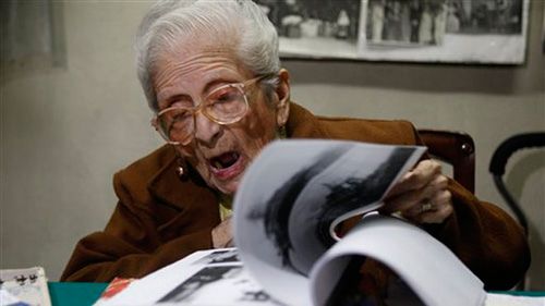 อายุเป็นเพียงตัวเลข! คุณยายวัย 97 เป็นดีเจนานสุดในโลก