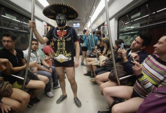 ชาวจังโก้จัดกิจกรรมสวมกางเกงในขึ้นรถไฟใต้ดิน