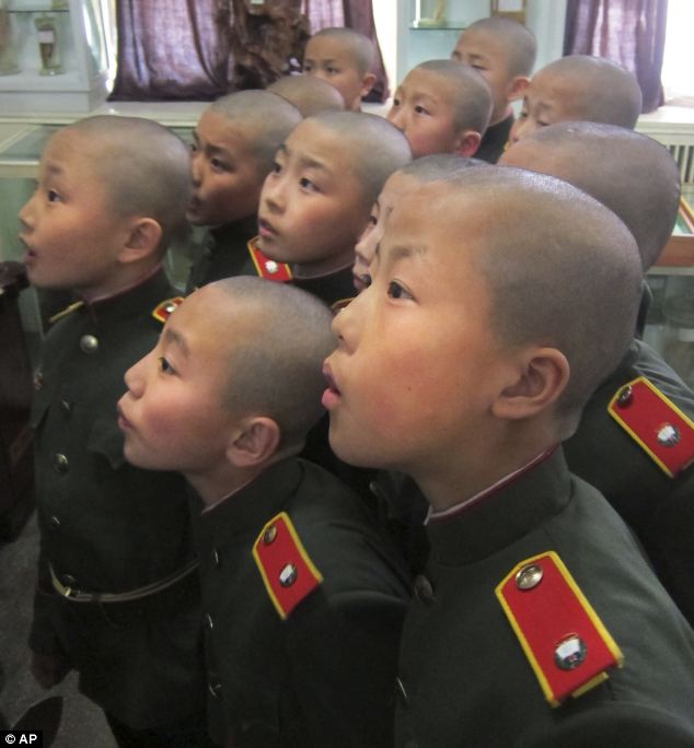 เปิดภาพทหารเด็กโสมแดง 