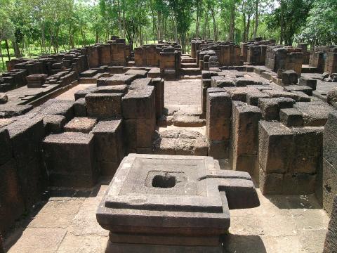 อุทยานประวัติศาสตร์เมืองสิงห์ หรือปราสาทเมืองสิงห์