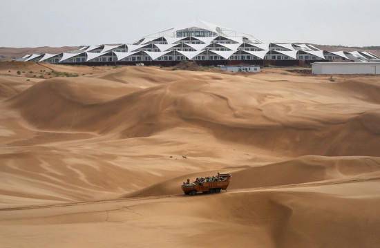  มหัศจรรย์โรงแรมดอกบัวทะเลทรายในมองโกเลียใน