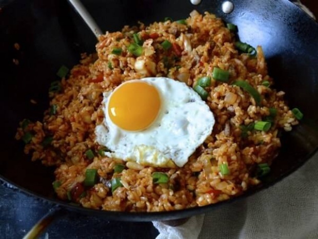 สูตร “ข้าวผัดกิมจิ (Kimchi Fried Rice)” อาหารเกาหลี แสนอร่อย