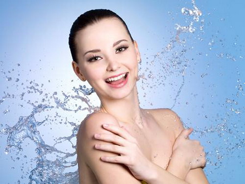 4 สเต็ปง่ายๆ ของการอาบน้ำเพื่อลดหน้าท้อง