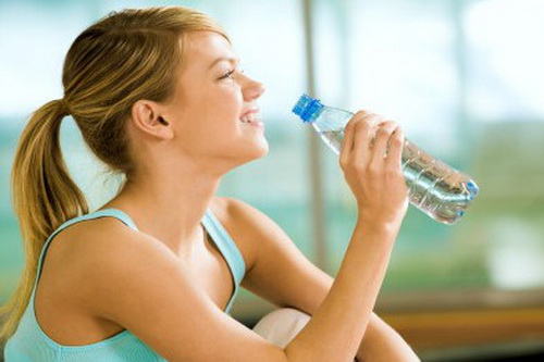 ดื่มน้ำเมื่อท้องว่าง ดีอย่างไร