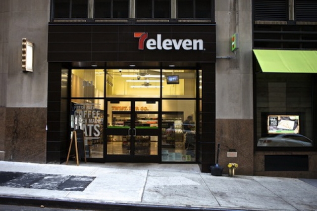 เผยโฉม 7 Eleven เปลี่ยนโลโก้และดีไซน์ร้านใหม่ยกแผง