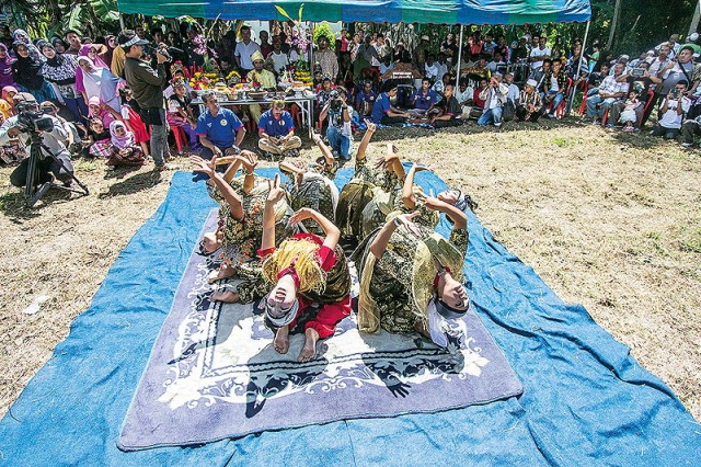 มาโซะยาวีโบราณ พิธีขริบที่หาดูได้ยาก