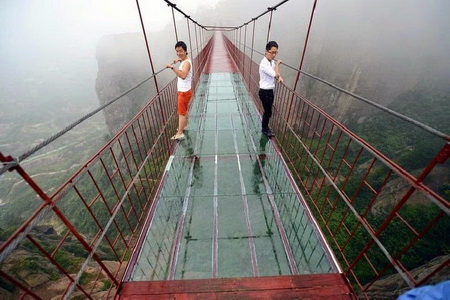 สะพานแก้ว สูง 180 ม. ประเทศจีน