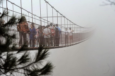 สะพานแก้ว สูง 180 ม. ประเทศจีน