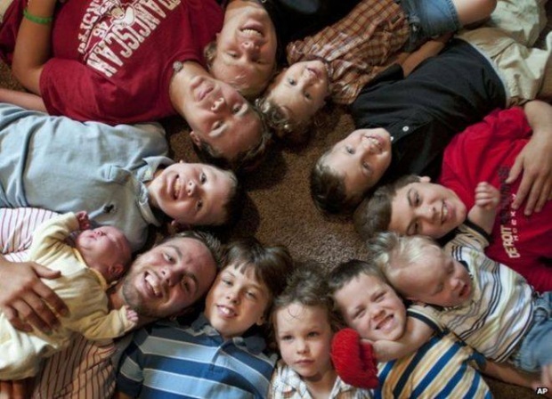 มหัศจรรย์มากๆ  ครอบครัวคาธอลิกครอบครัวหนึ่ง ได้ลูกชาย 13 คนติดต่อกัน