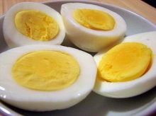 ผ่าไข่ต้มอย่างไรให้สวย
