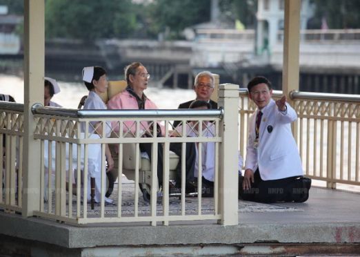 ในหลวง ทรงเสด็จฯ ทอดพระเนตรทัศนียภาพแม่น้ำเจ้าพระยา