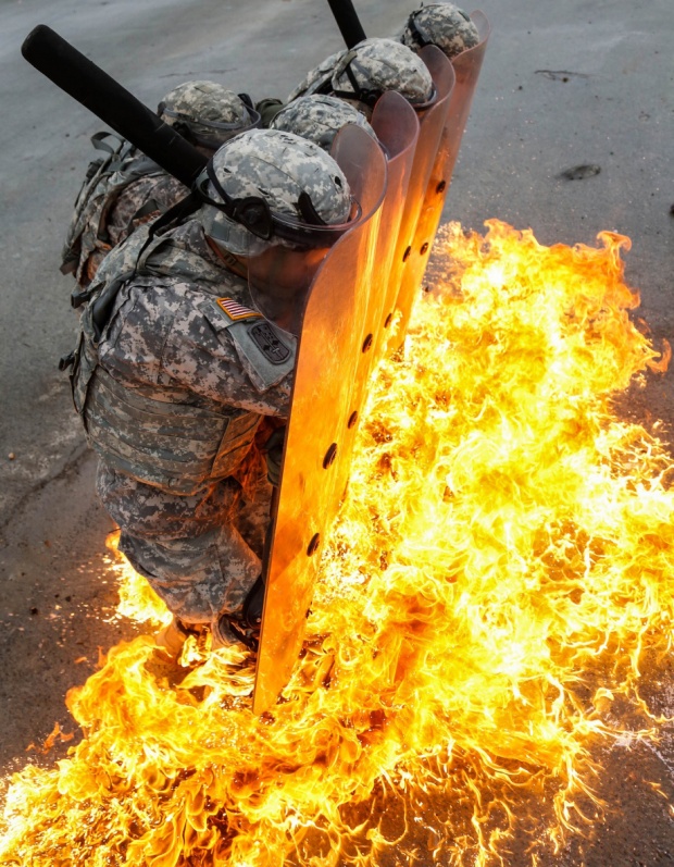 การฝึกสุดทรหดของทหารสหรัฐฯ กับปฏิบัติการ ไม่กลัวไฟ มันร้อนแรงซะเหลือเกิน!!