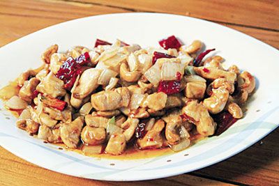 ไก่ผัดเม็ดมะม่วงหิมพานต์แบบจีน