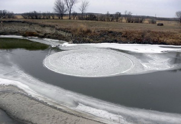 สุดทึ่ง พบแผ่นวงแหวนน้ำแข็งขนาดใหญ่หมุนวนได้ในแม่น้ำของสหรัฐ (ชมคลิป) 
