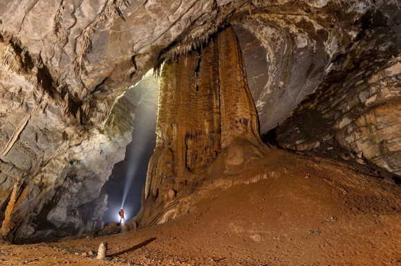 ถ้ำเอ๋อหวังตง (Er Wang Dong Cave) ถ้ำมหัศจรรย์แห่งเมืองจีน