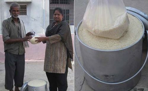 อินเดียผุดเทรนด์ใหม่ Rice Bucket Challenge บริจาคข้าวให้คนจน