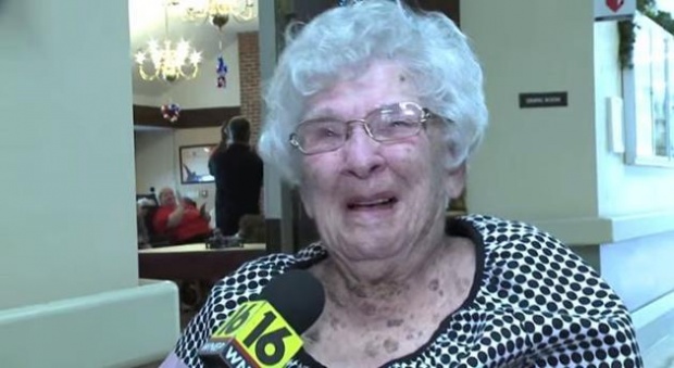 เมื่อคุณยายอายุ 100 ปีถูกถามถึงเคล็ดลับอายุยืน...เธอกลับตอบว่า ดื่มเหล้า น่ะสิ!!!