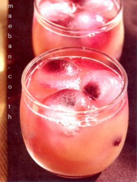 Punch with Blueberry Ice