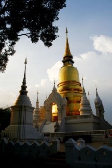 กราบไหว้พระเจดีย์ ทางความดีสู่สวรรค์ 