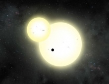 นักวิทยาศาสตร์ค้นพบดาวเคราะห์ขนาดใหญ่ที่โคจรรอบดาวฤกษ์แม่สองดวง