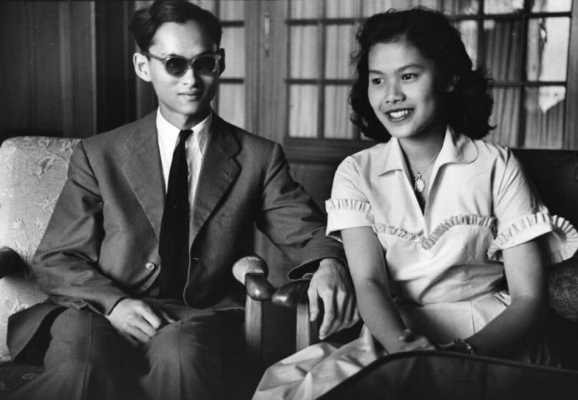 รถเชิญพระบรมศพสมเด็จพระพันปีหลวง คันเดียวกับในหลวง ร.9