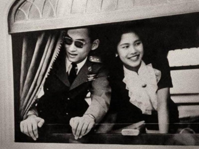 รถเชิญพระบรมศพสมเด็จพระพันปีหลวง คันเดียวกับในหลวง ร.9