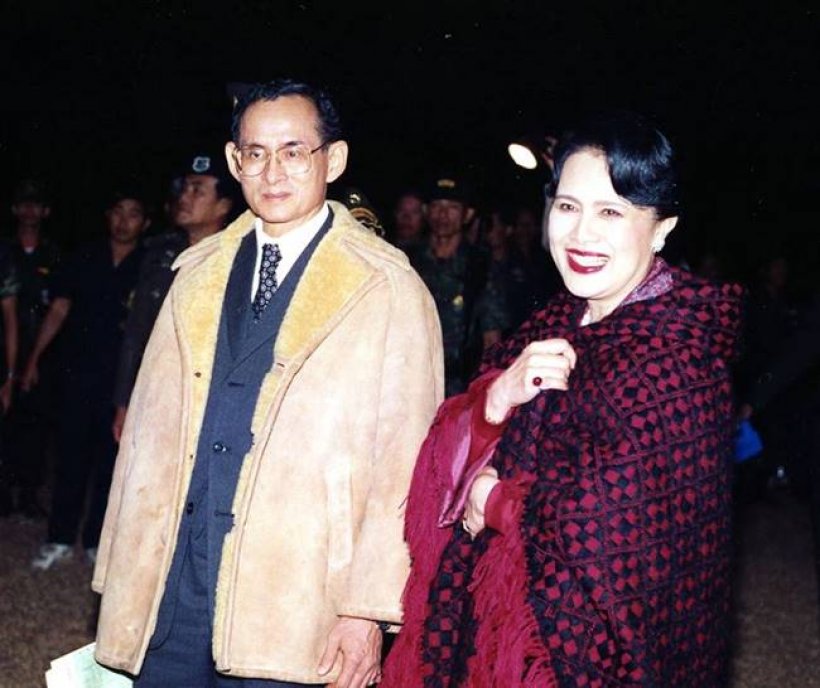 รถเชิญพระบรมศพสมเด็จพระพันปีหลวง คันเดียวกับในหลวง ร.9
