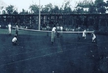 ภาพประวัติศาสตร์ การเล่นเทสนิสครั้งแรกในประวัติศาสตร์ไทย