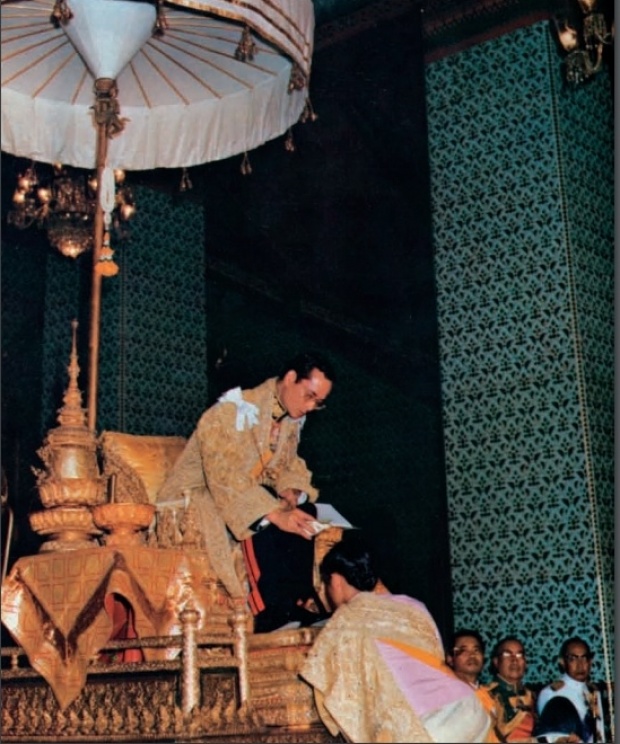 อ่านแล้วคิดถึงพ่อ เปิดบทกวีใน ‘สมเด็จพระเทพฯ’ ทรงพระราชนิพนธ์ ถึง ‘ในหลวง’